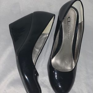 Black patent wedges